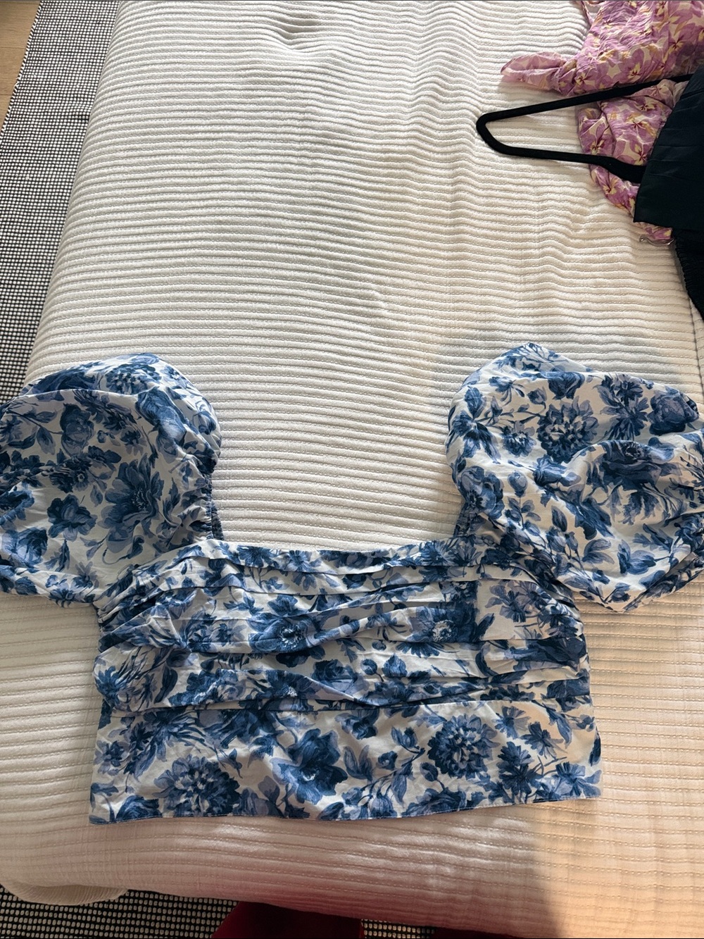 Abercrombie & Fitch Blue and White Floral Puff-Sleeve Crop Top